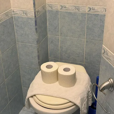 Great Near Coliseum *