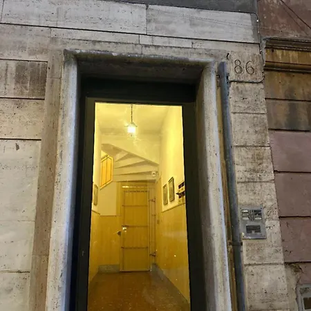 Great Near Coliseum Apartman